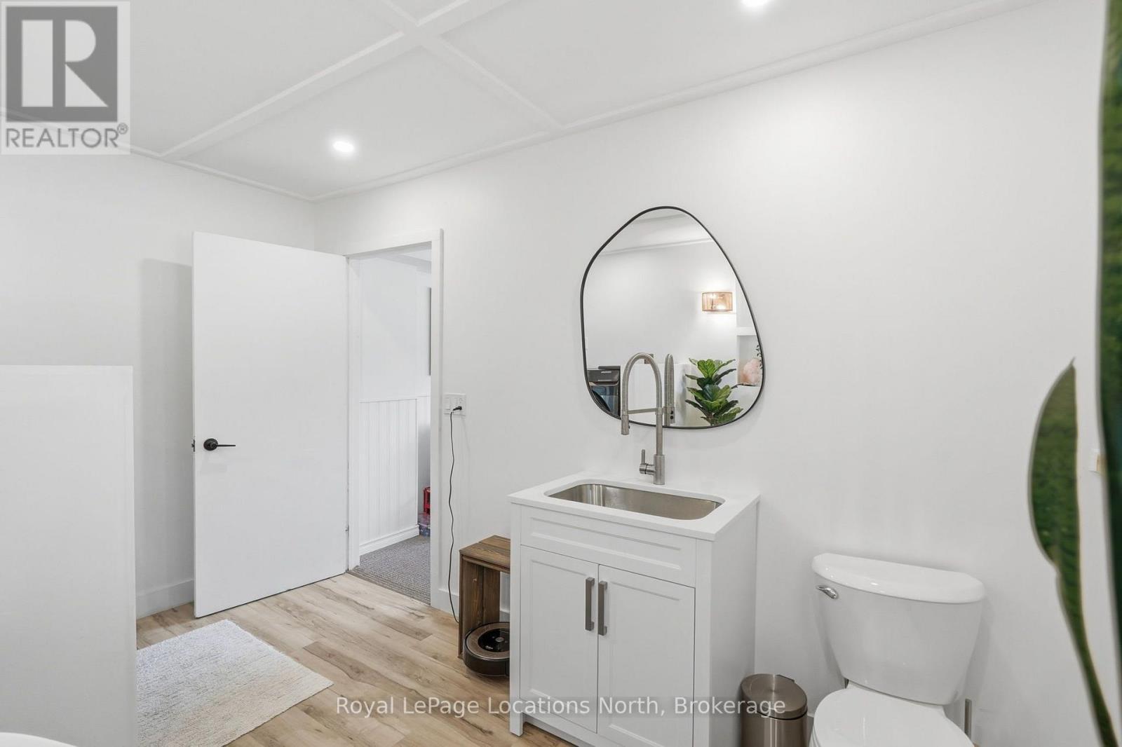 












2595 6TH AVENUE W

,
Owen Sound,




Ontario
N4K5J7


