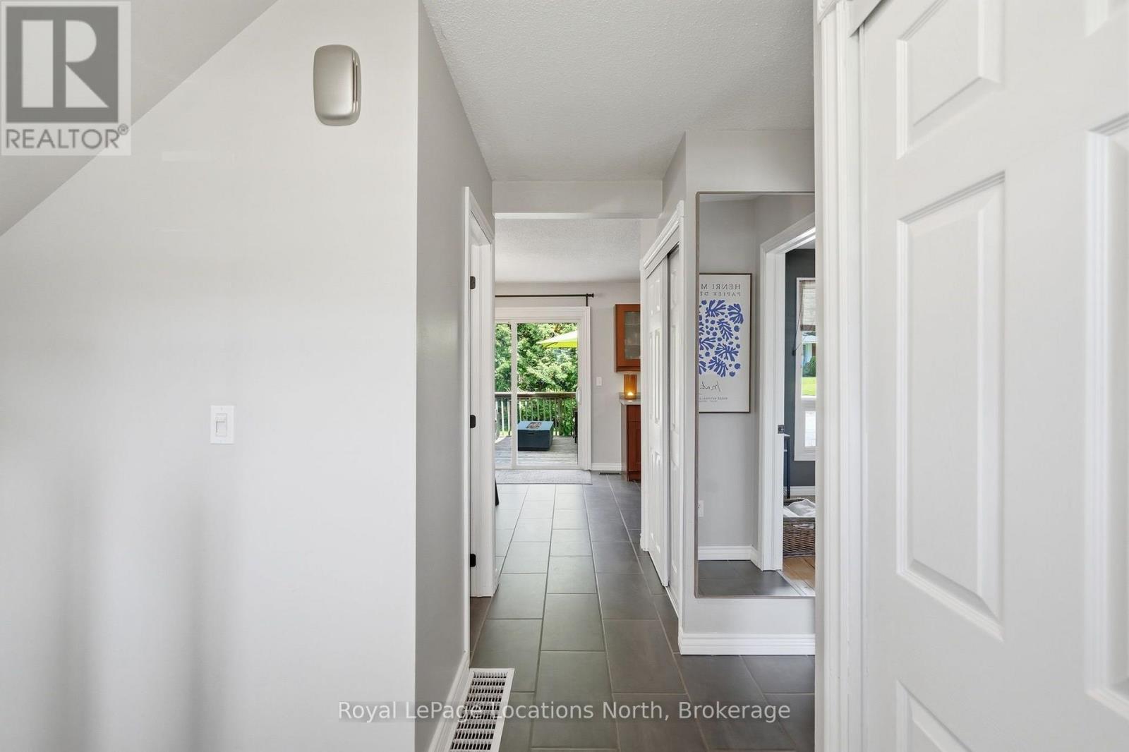 












2595 6TH AVENUE W

,
Owen Sound,




Ontario
N4K5J7

