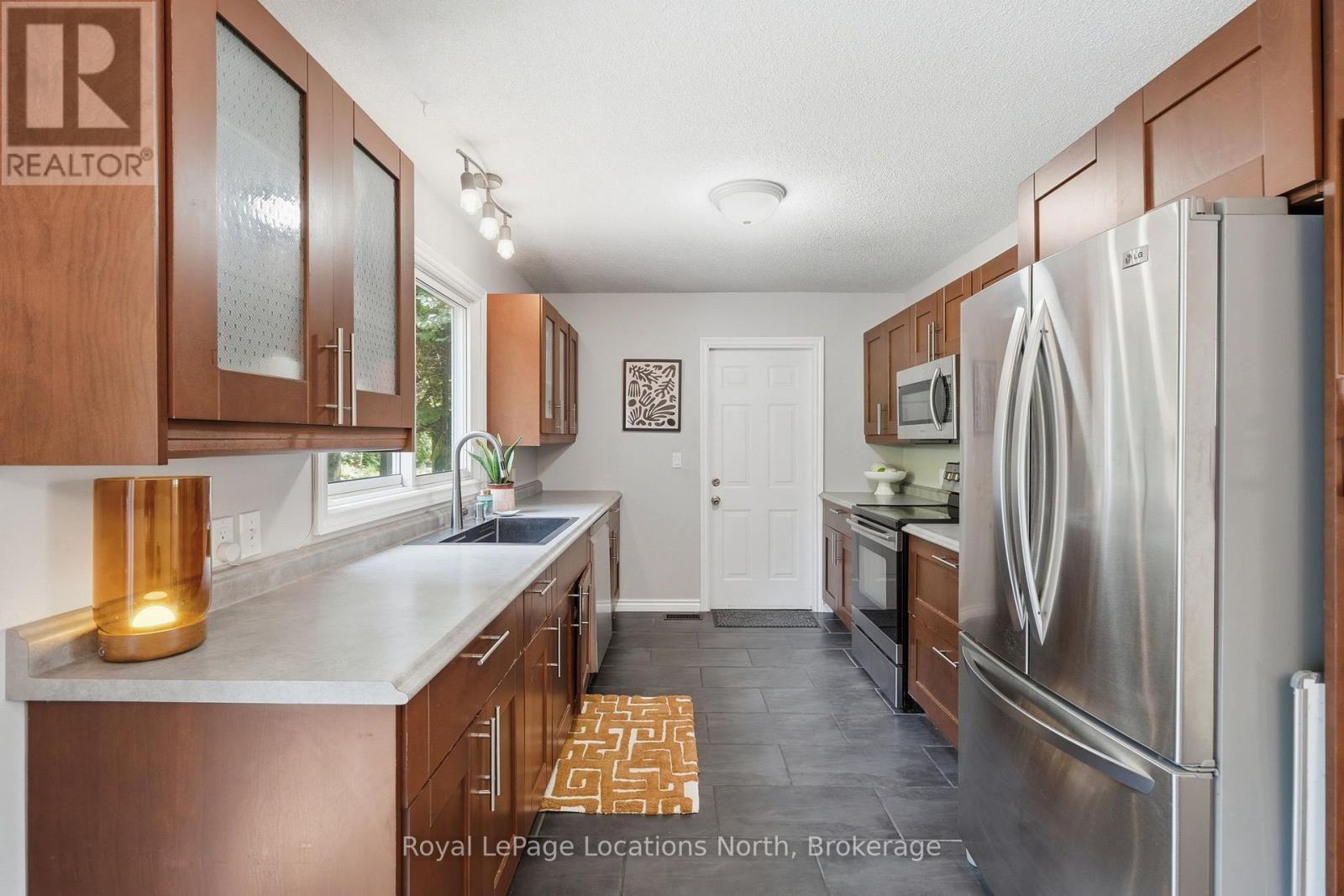 












2595 6TH AVENUE W

,
Owen Sound,




Ontario
N4K5J7

