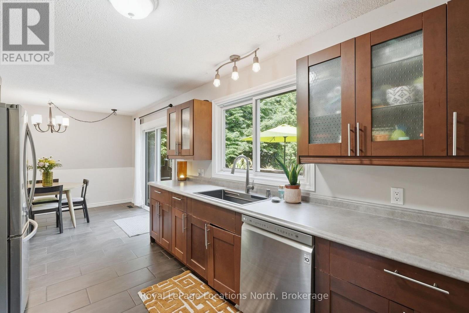 












2595 6TH AVENUE W

,
Owen Sound,




Ontario
N4K5J7

