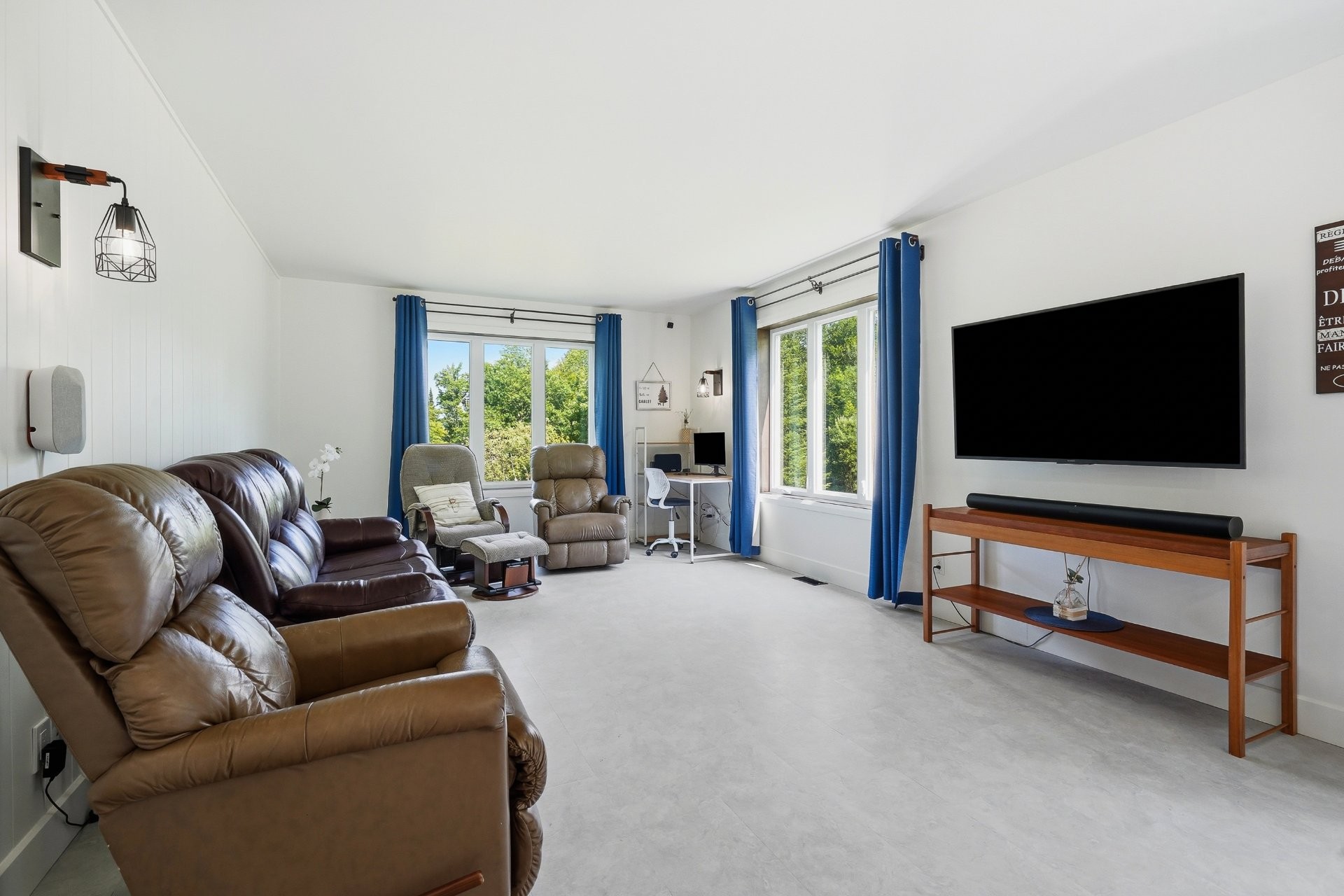 









4066


Ch. Montpetit

,
Austin,




QC
J1X5R9

