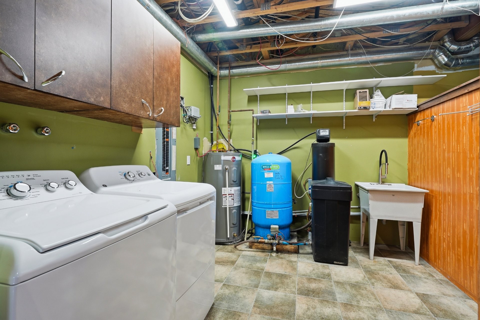 









4066


Ch. Montpetit

,
Austin,




QC
J1X5R9

