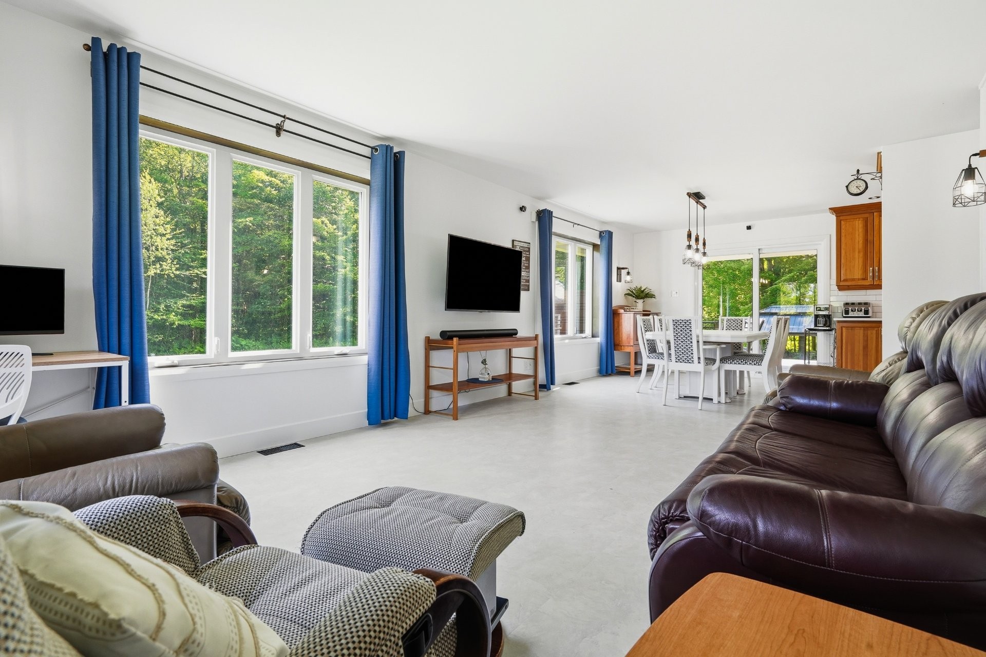 









4066


Ch. Montpetit

,
Austin,




QC
J1X5R9

