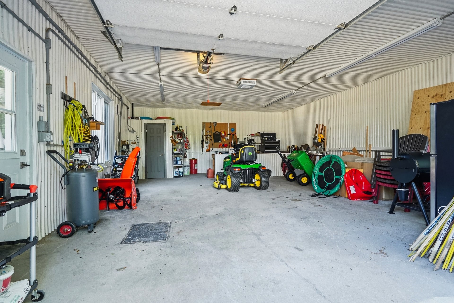 









4066


Ch. Montpetit

,
Austin,




QC
J1X5R9


