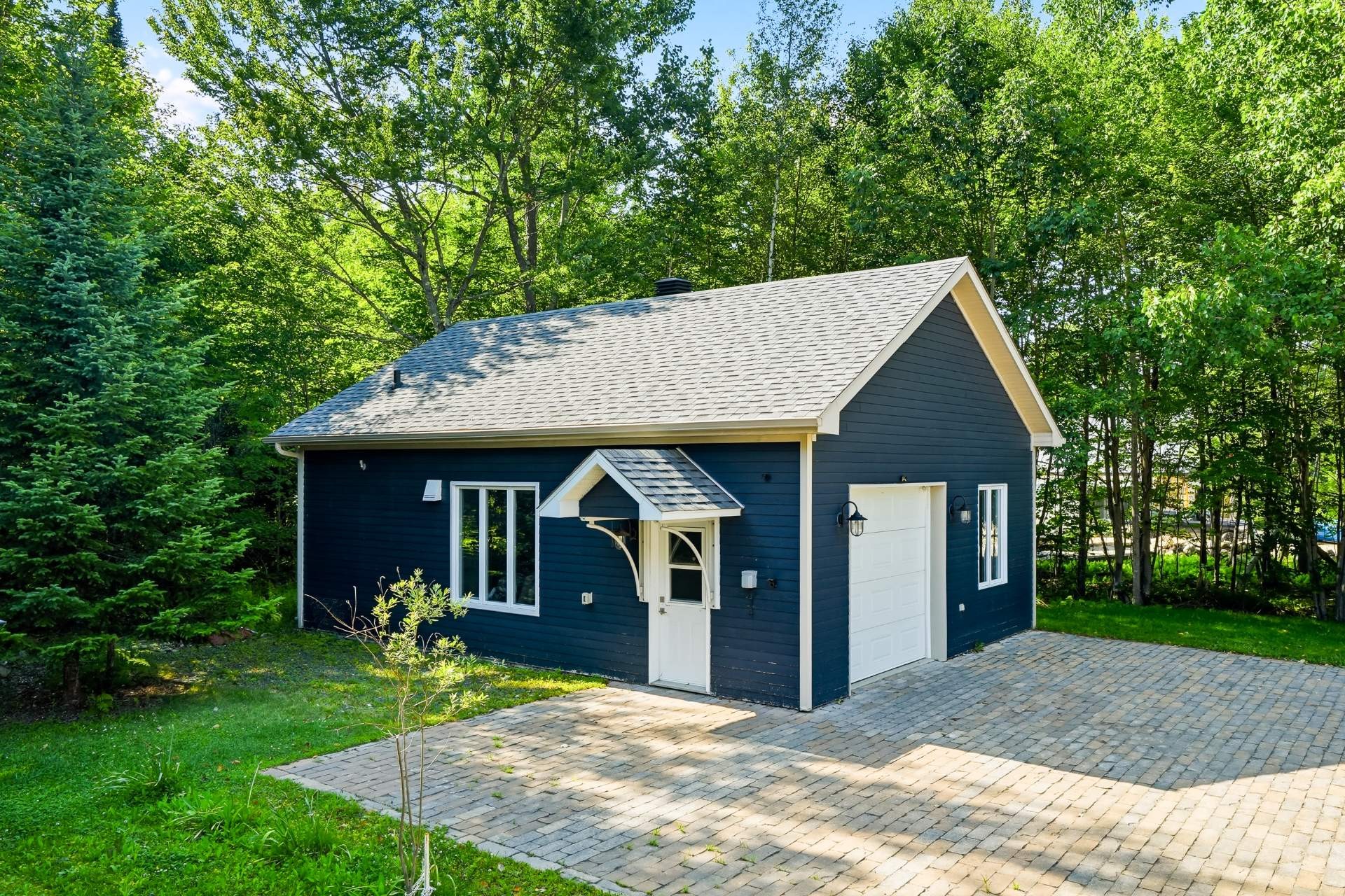 









4066


Ch. Montpetit

,
Austin,




QC
J1X5R9


