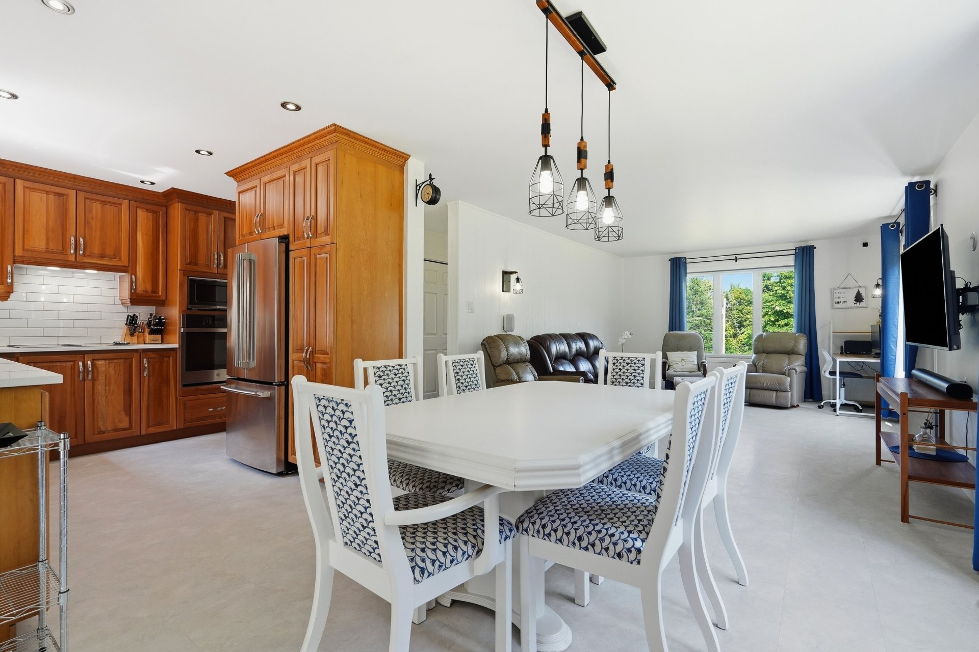 









4066


Ch. Montpetit

,
Austin,




QC
J1X5R9

