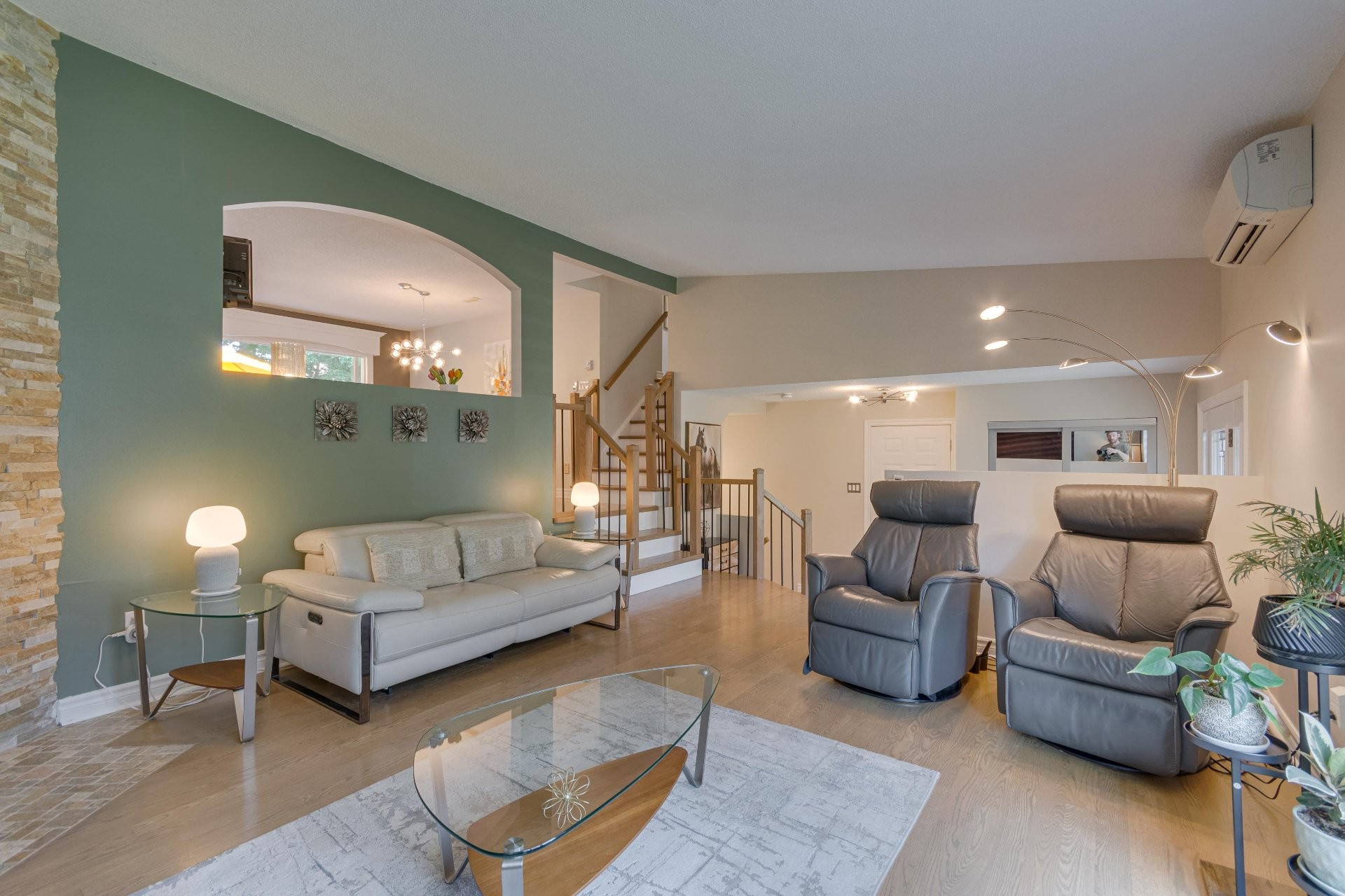 









19


Rue des Perdrix

,
Gatineau (Hull),




QC
J9A2V2

