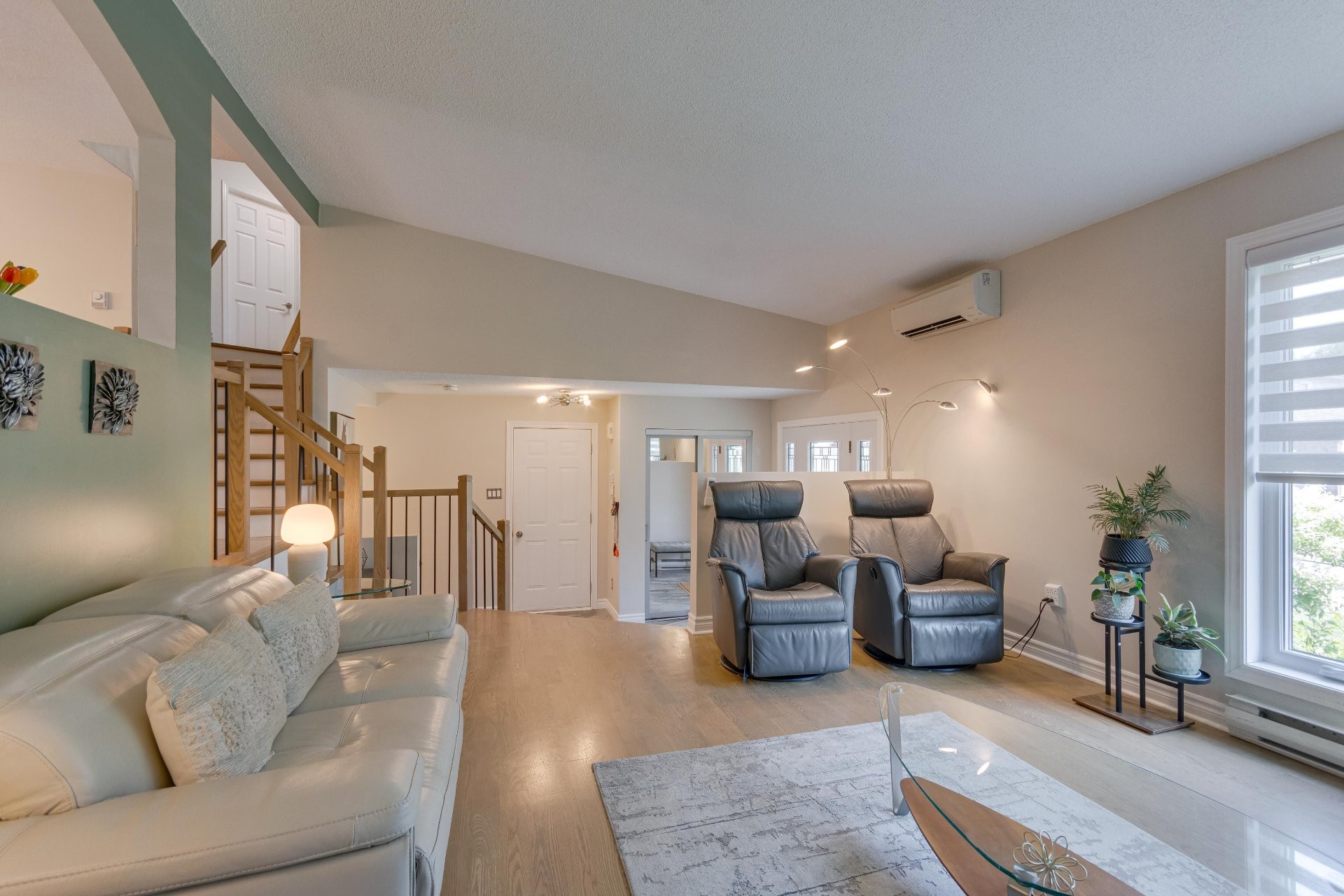 









19


Rue des Perdrix

,
Gatineau (Hull),




QC
J9A2V2

