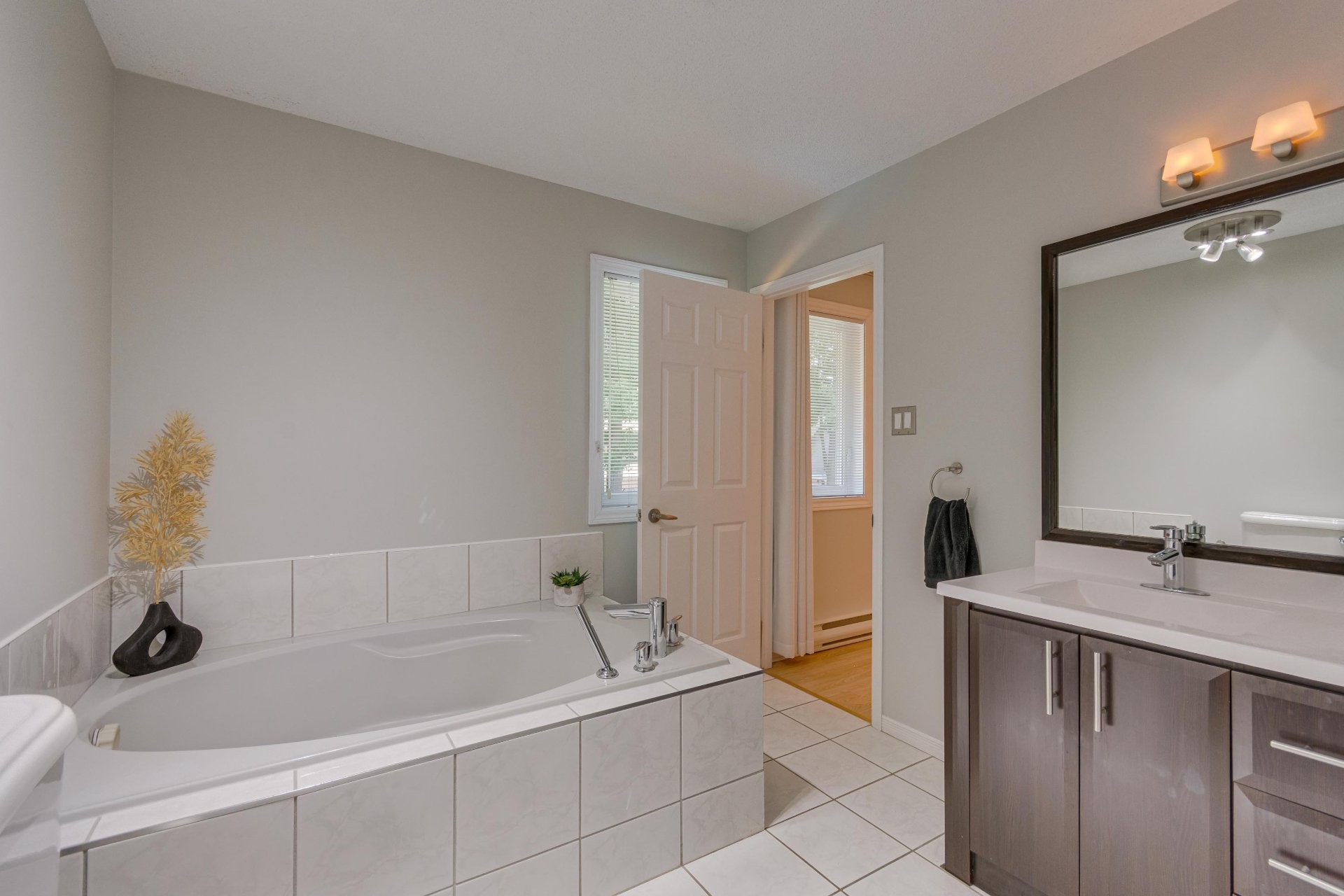 









19


Rue des Perdrix

,
Gatineau (Hull),




QC
J9A2V2

