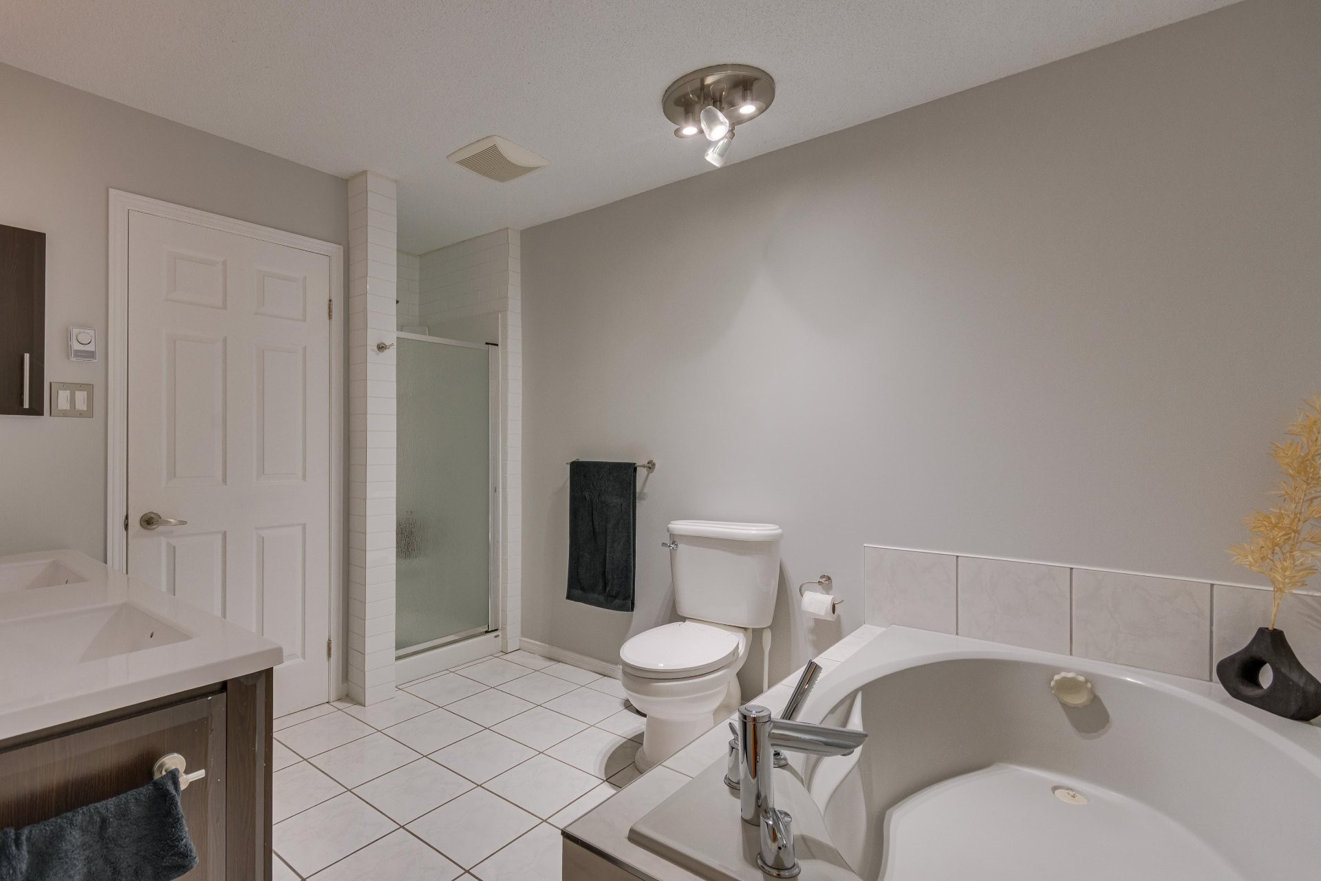 









19


Rue des Perdrix

,
Gatineau (Hull),




QC
J9A2V2

