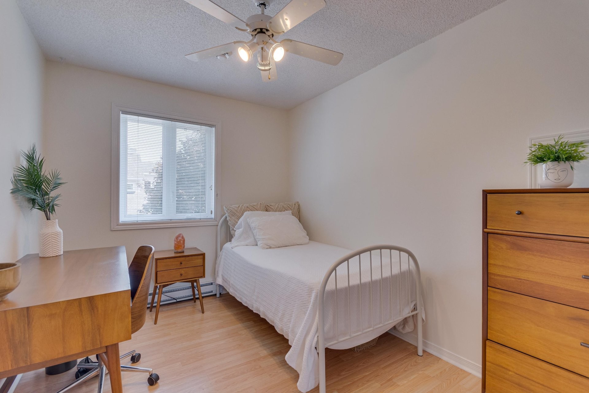 









19


Rue des Perdrix

,
Gatineau (Hull),




QC
J9A2V2

