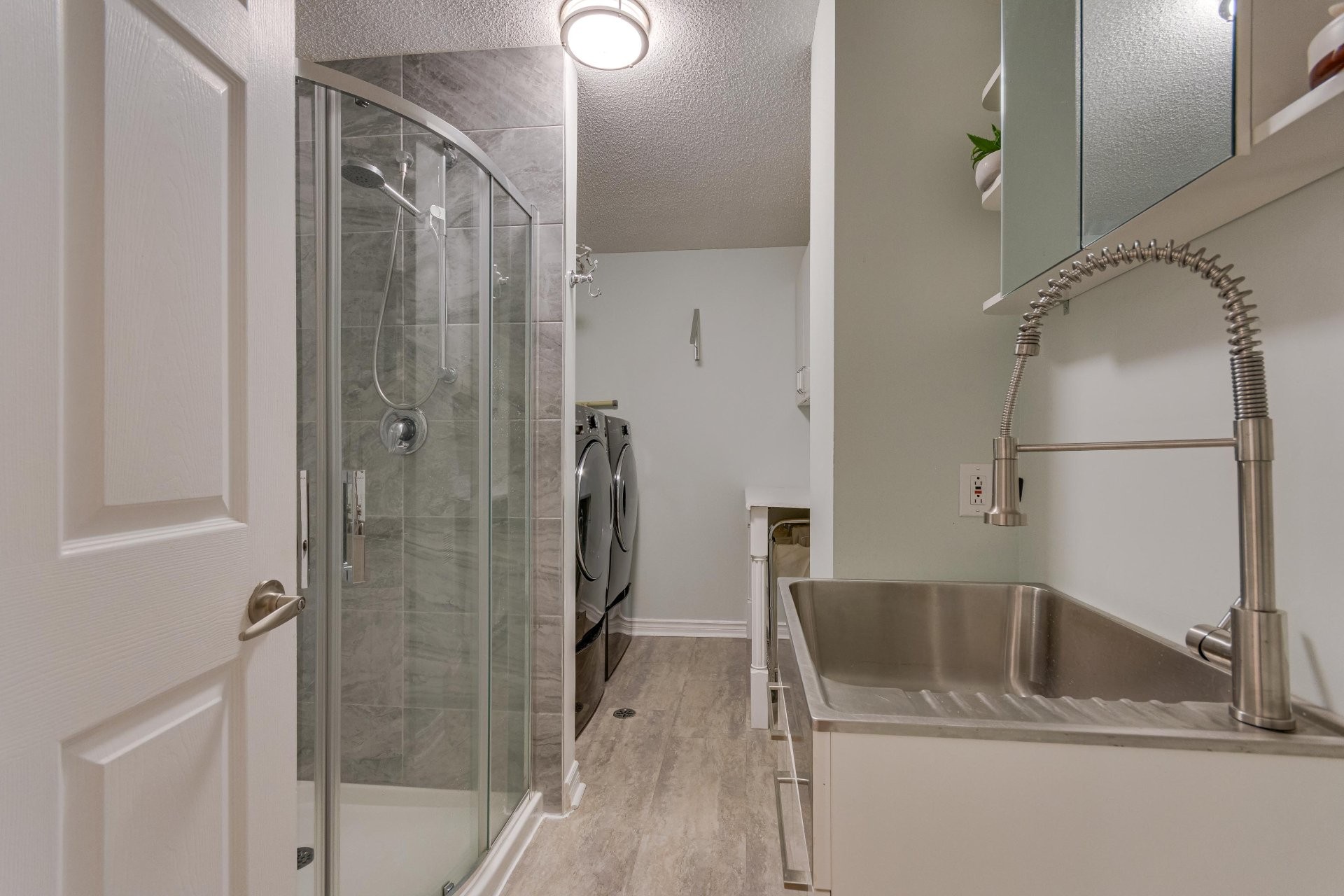 









19


Rue des Perdrix

,
Gatineau (Hull),




QC
J9A2V2

