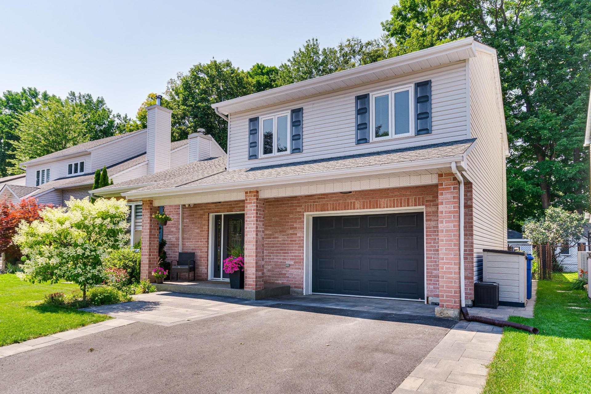









19


Rue des Perdrix

,
Gatineau (Hull),




QC
J9A2V2

