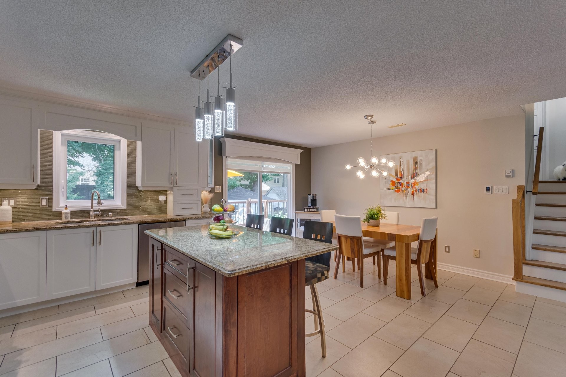 









19


Rue des Perdrix

,
Gatineau (Hull),




QC
J9A2V2

