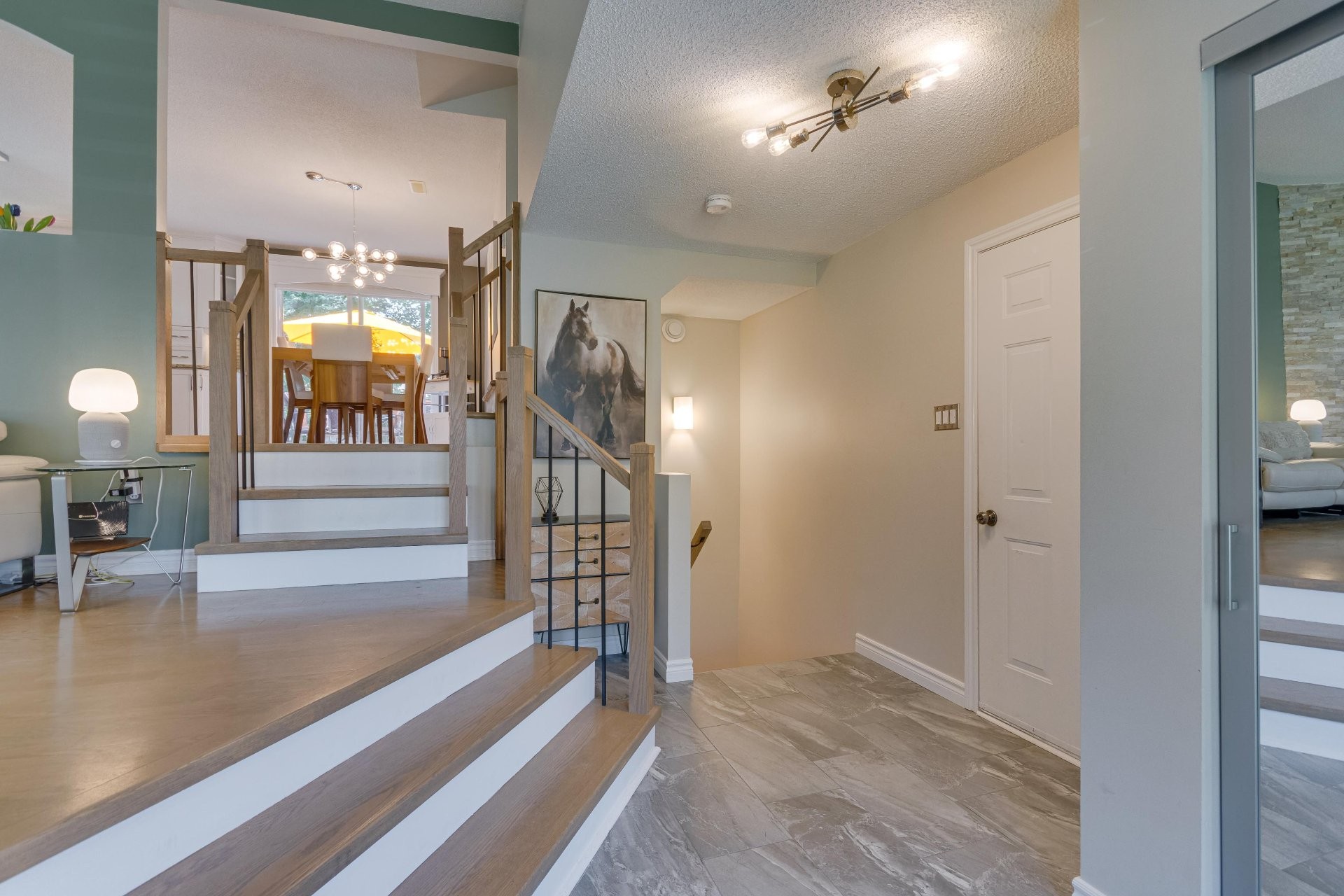 









19


Rue des Perdrix

,
Gatineau (Hull),




QC
J9A2V2

