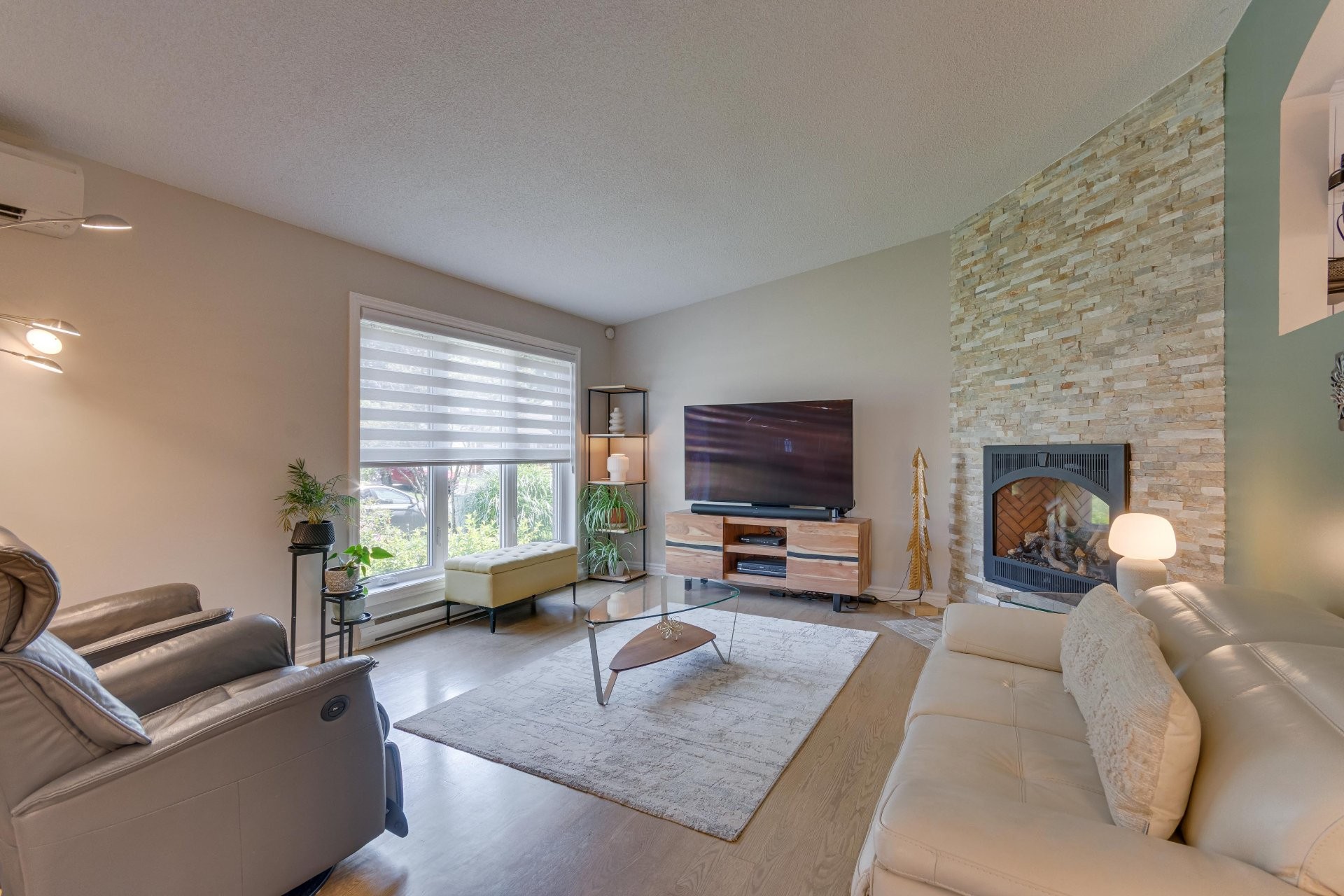 









19


Rue des Perdrix

,
Gatineau (Hull),




QC
J9A2V2

