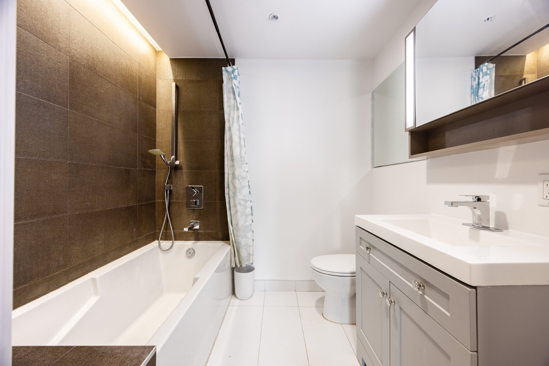 









1288


Av. des Canadiens-de-Montréal

, 2601,
Montréal (Ville-Marie),




QC
H3B3B3

