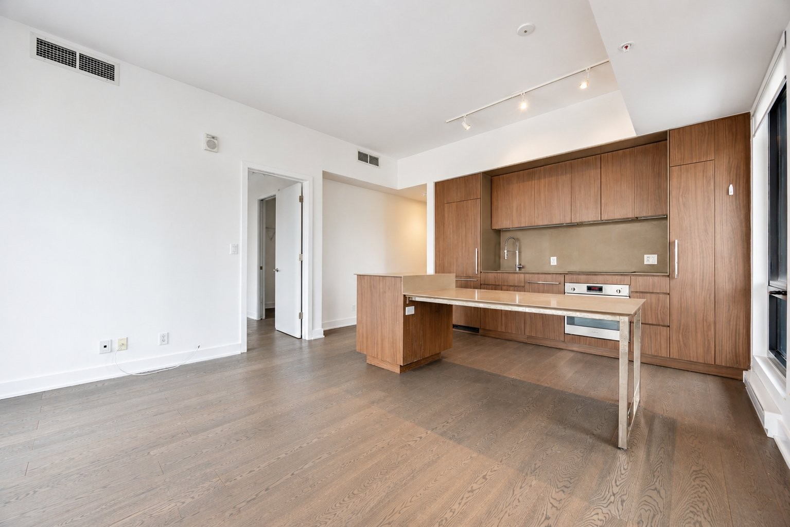 









1288


Av. des Canadiens-de-Montréal

, 2601,
Montréal (Ville-Marie),




QC
H3B3B3


