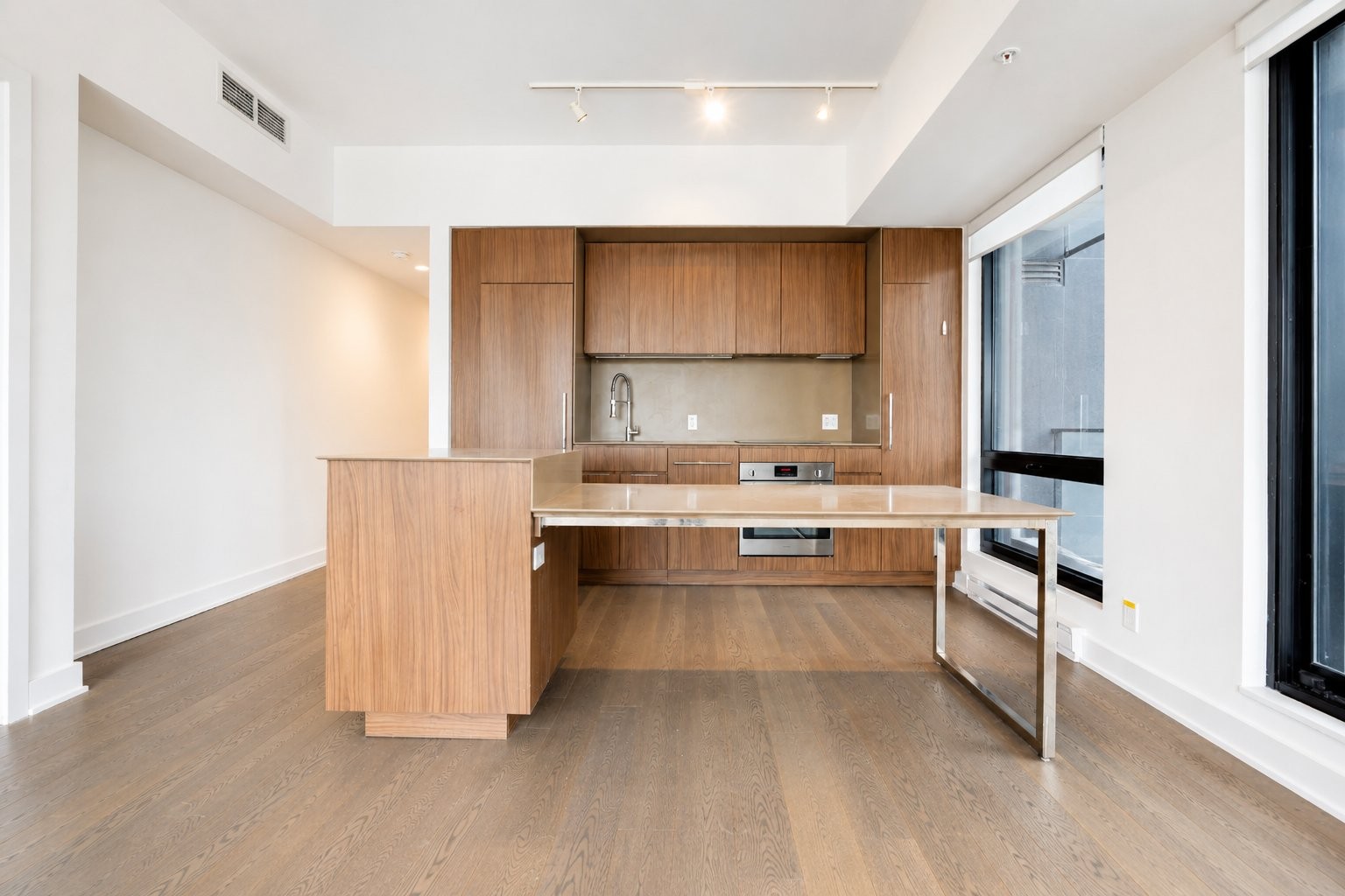 









1288


Av. des Canadiens-de-Montréal

, 2601,
Montréal (Ville-Marie),




QC
H3B3B3

