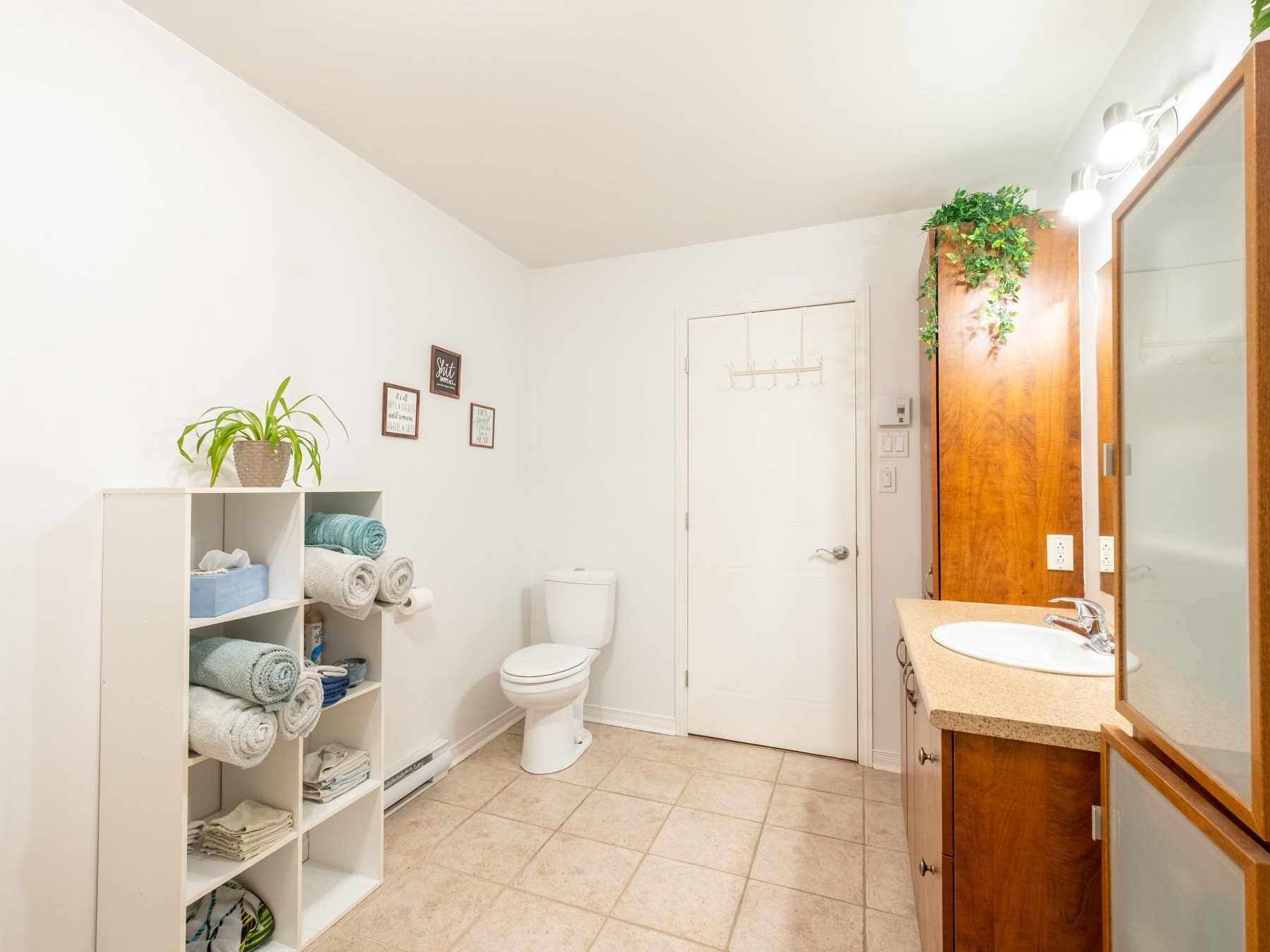 









213


Rue Benjamin

,
Saint-Amable,




QC
J0L1N0

