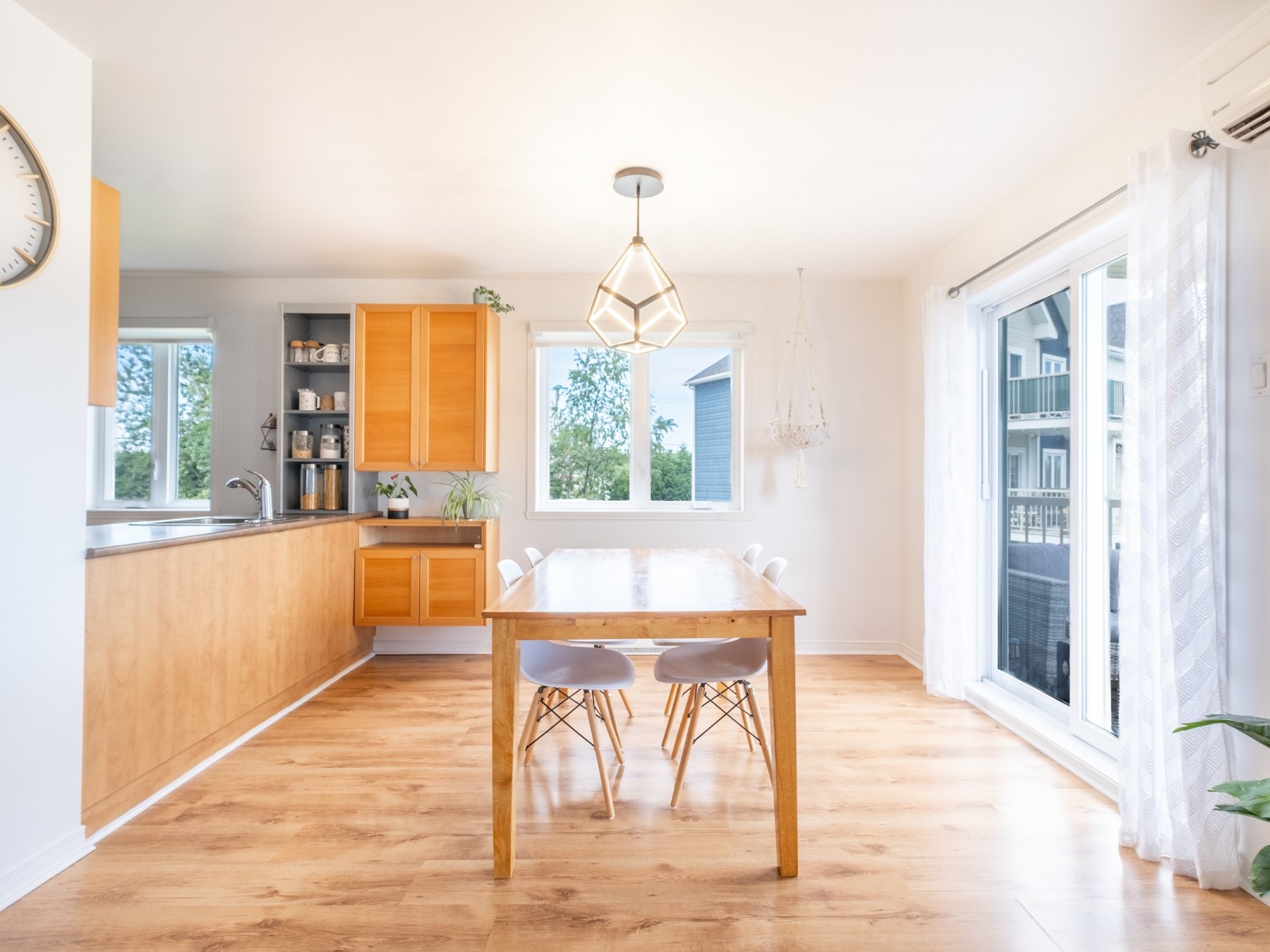 









213


Rue Benjamin

,
Saint-Amable,




QC
J0L1N0

