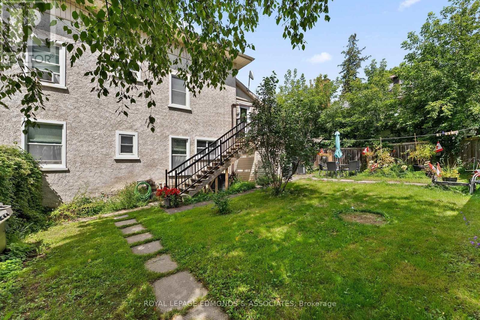 












403 MACKAY STREET

,
Pembroke,




Ontario
K8A1E3


