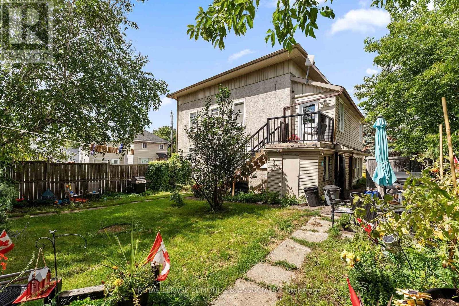 












403 MACKAY STREET

,
Pembroke,




Ontario
K8A1E3

