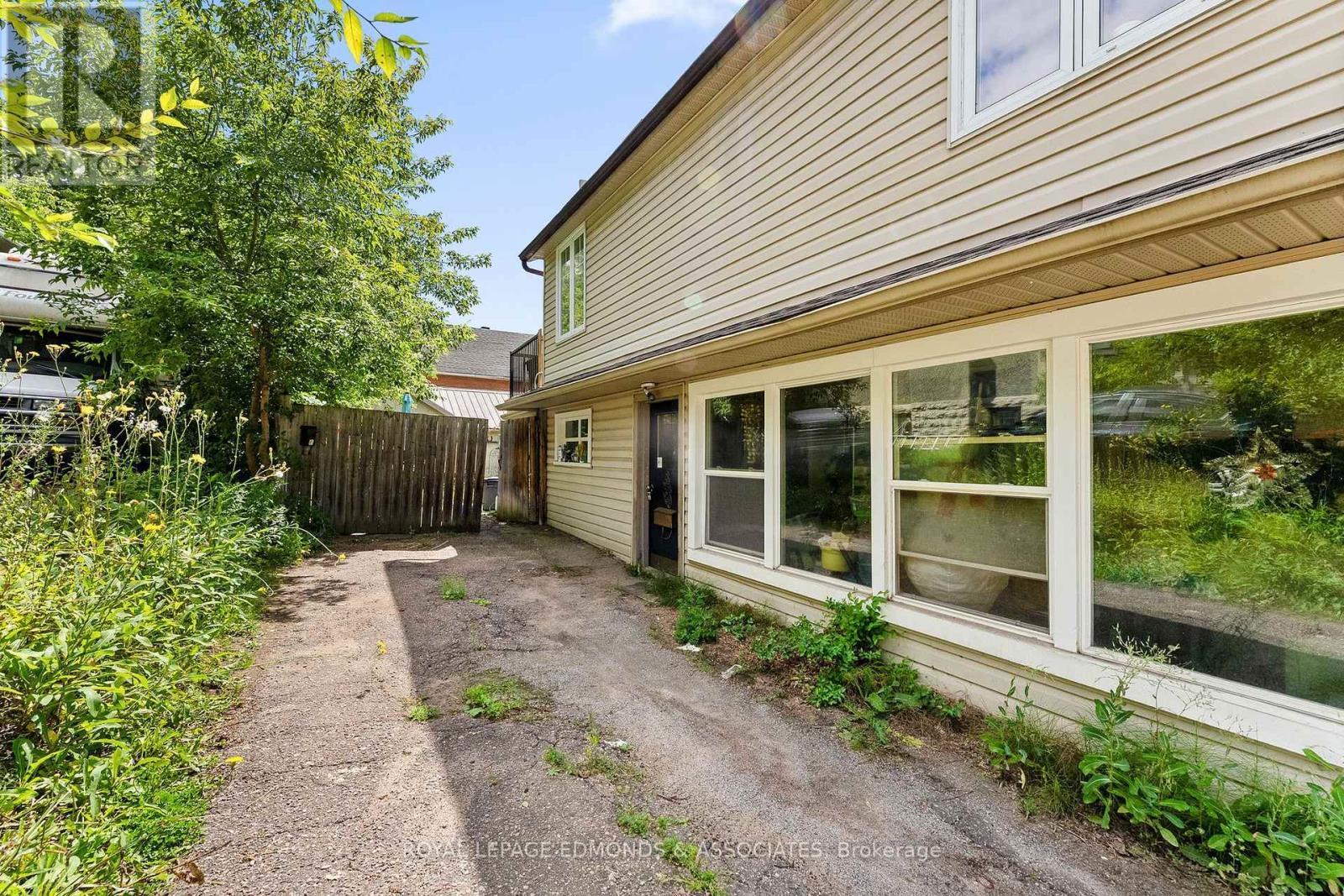 












403 MACKAY STREET

,
Pembroke,




Ontario
K8A1E3

