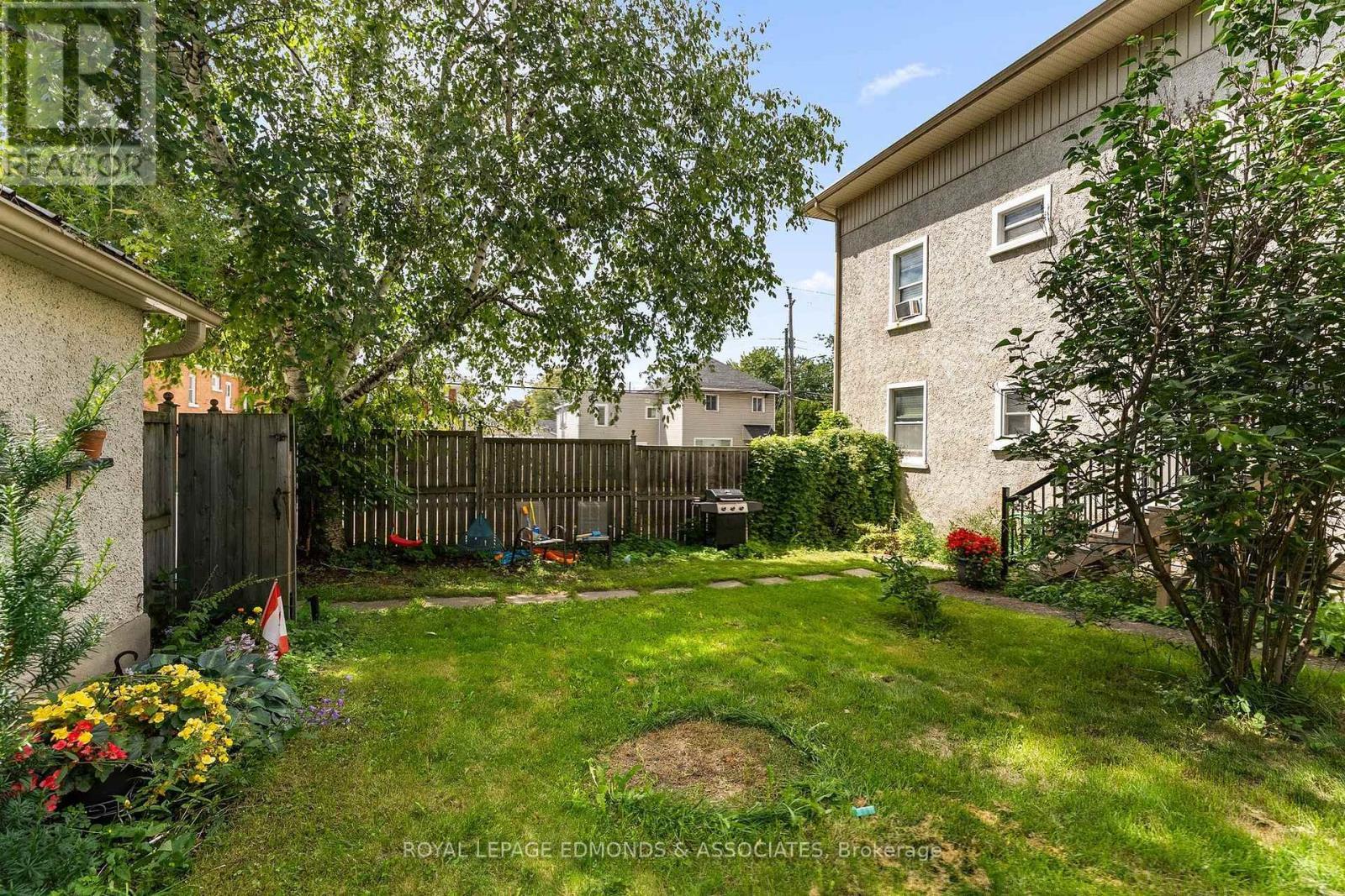 












403 MACKAY STREET

,
Pembroke,




Ontario
K8A1E3

