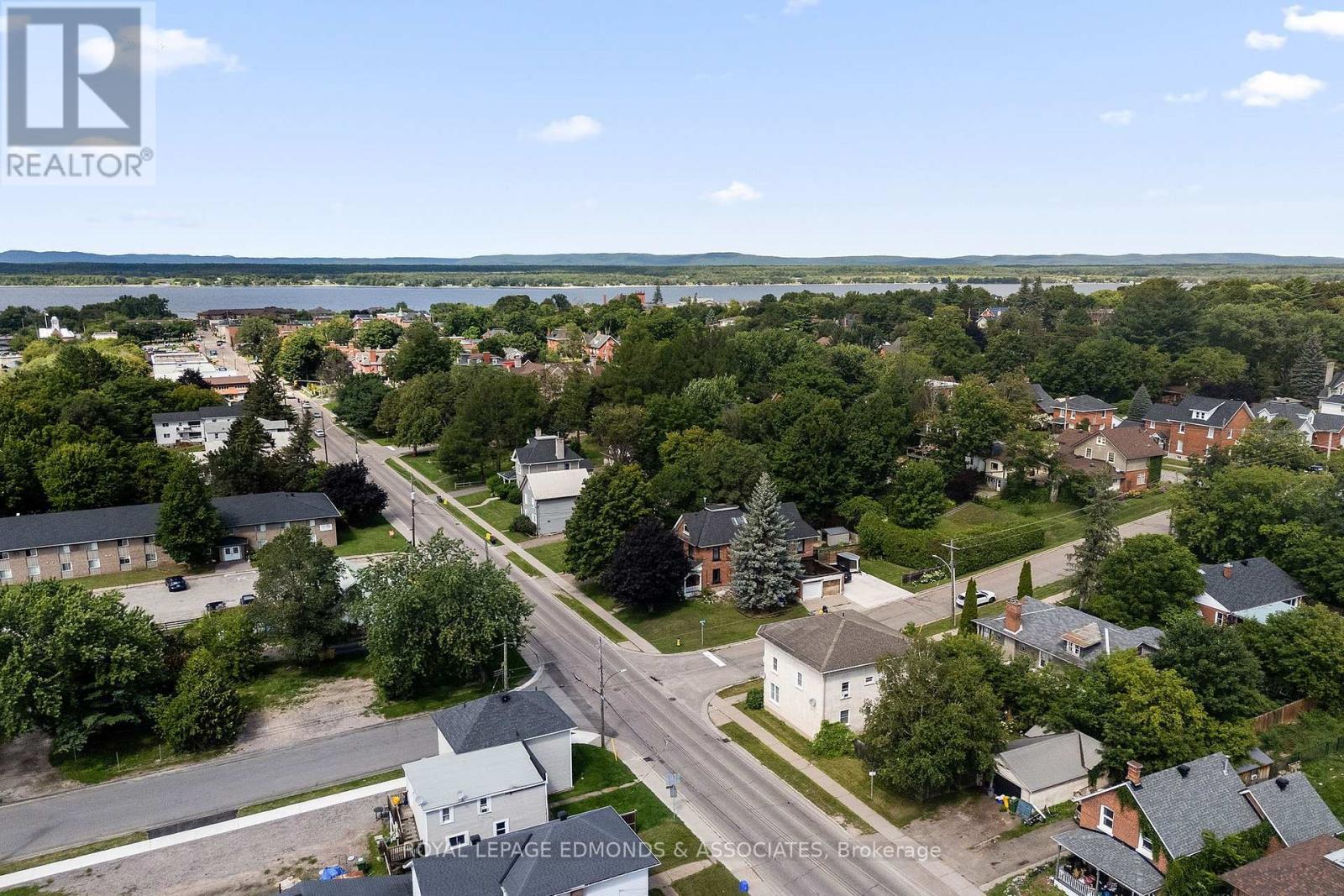 












403 MACKAY STREET

,
Pembroke,




Ontario
K8A1E3

