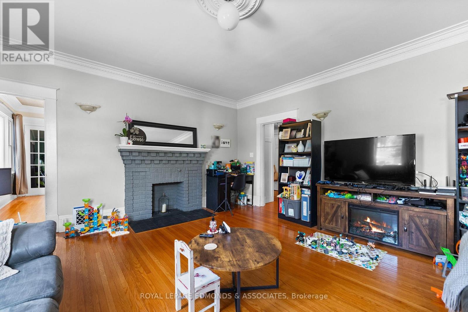 












403 MACKAY STREET

,
Pembroke,




Ontario
K8A1E3

