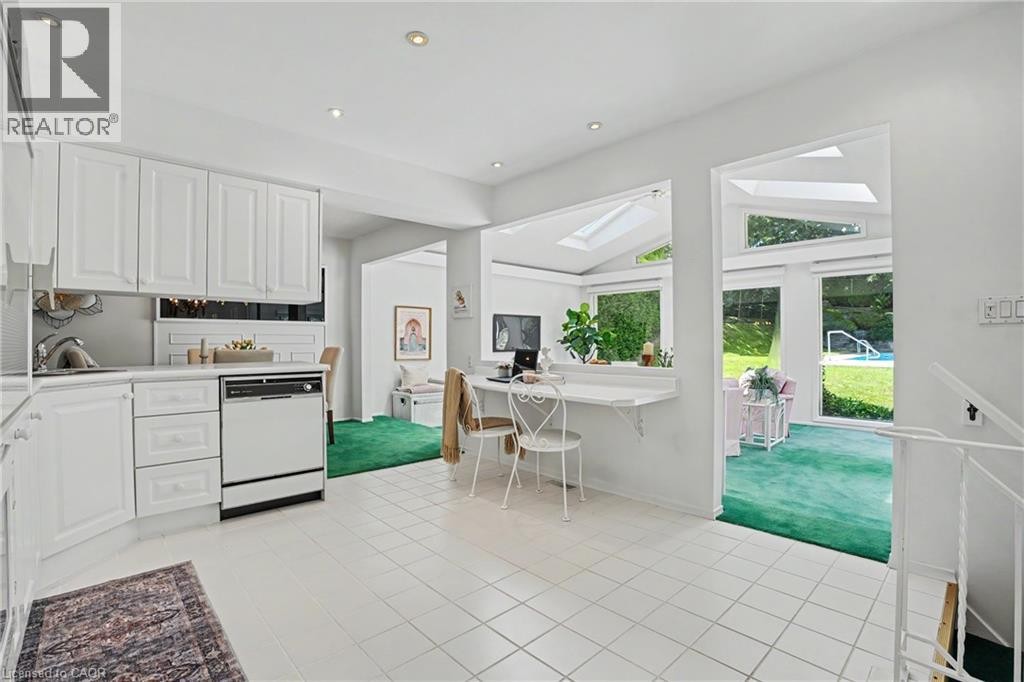 












18 BATTLEFIELD Drive

,
Stoney Creek,




Ontario
L8G1T7

