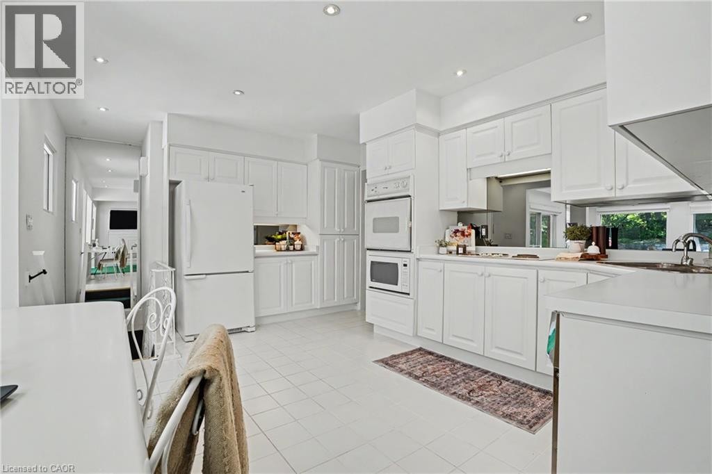 












18 BATTLEFIELD Drive

,
Stoney Creek,




Ontario
L8G1T7

