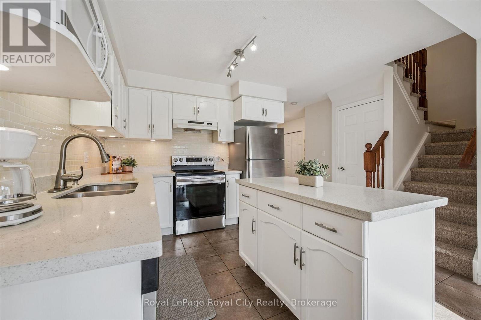 












6 - 361 ARKELL ROAD

,
Guelph (Pineridge/Westminster Woods),




Ontario
N1L1E5

