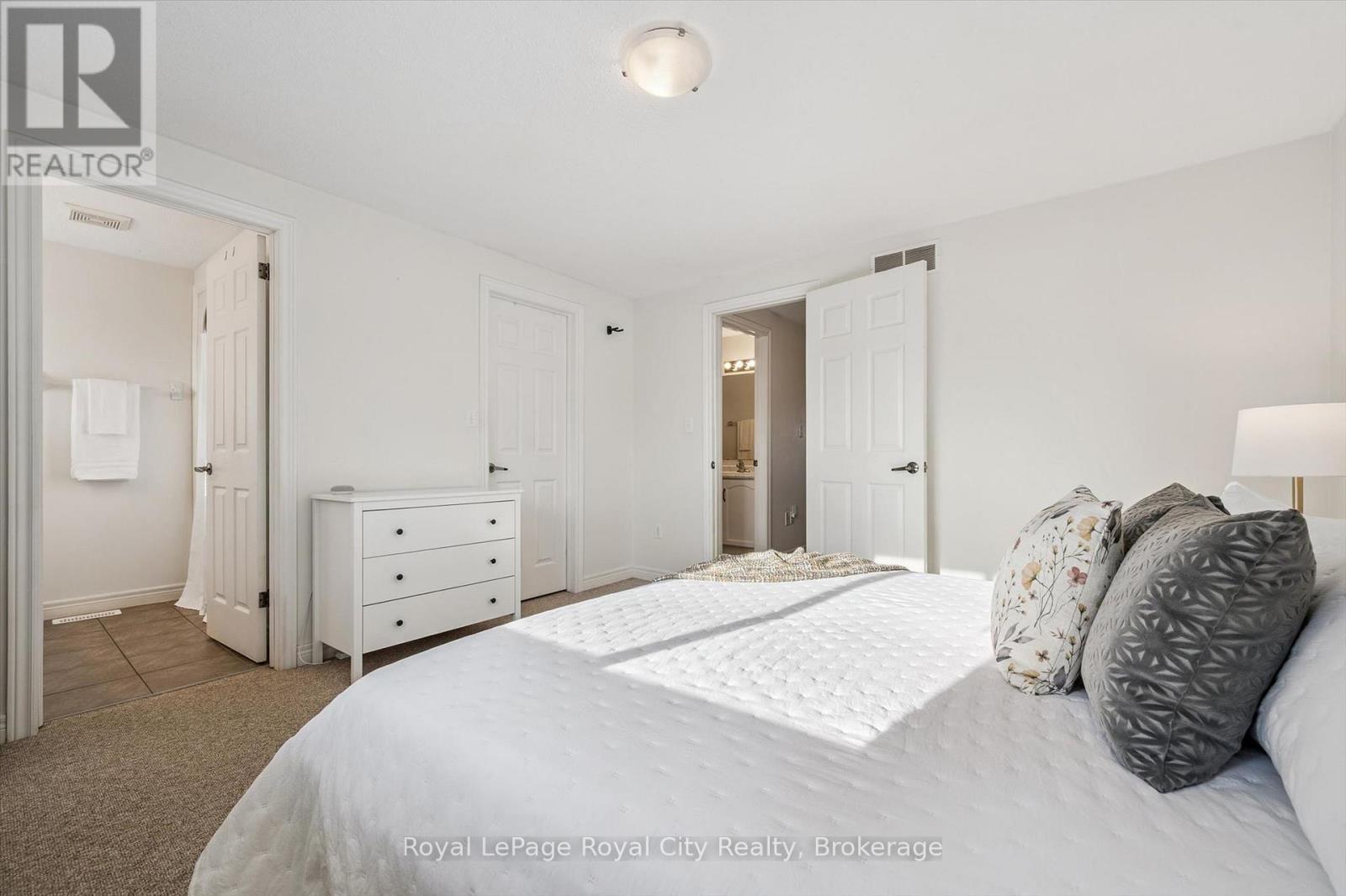 












6 - 361 ARKELL ROAD

,
Guelph (Pineridge/Westminster Woods),




Ontario
N1L1E5

