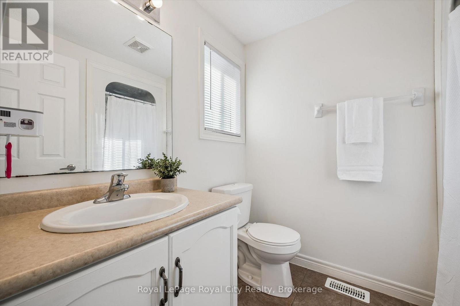 












6 - 361 ARKELL ROAD

,
Guelph (Pineridge/Westminster Woods),




Ontario
N1L1E5

