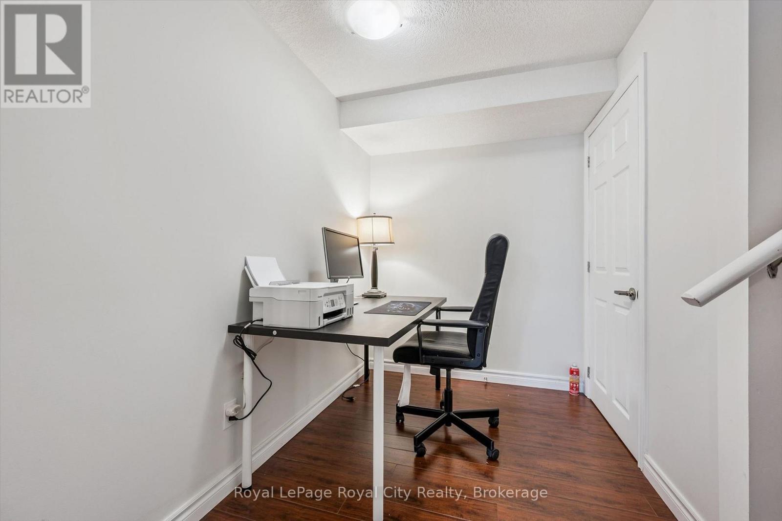 












6 - 361 ARKELL ROAD

,
Guelph (Pineridge/Westminster Woods),




Ontario
N1L1E5

