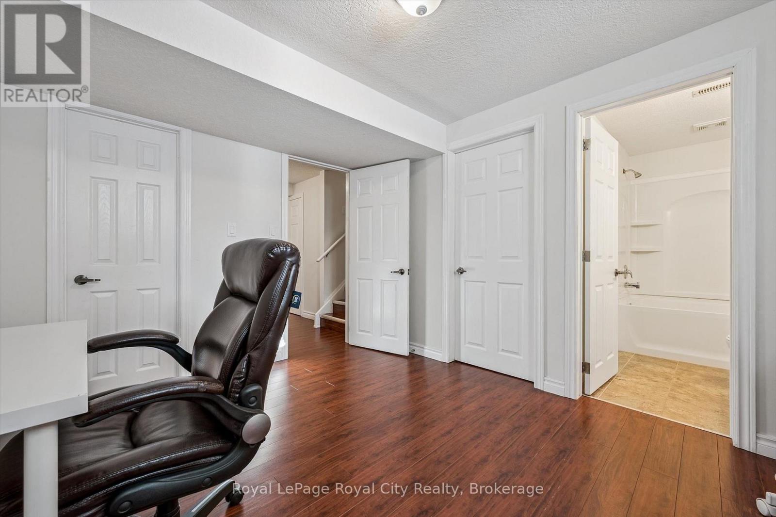 












6 - 361 ARKELL ROAD

,
Guelph (Pineridge/Westminster Woods),




Ontario
N1L1E5

