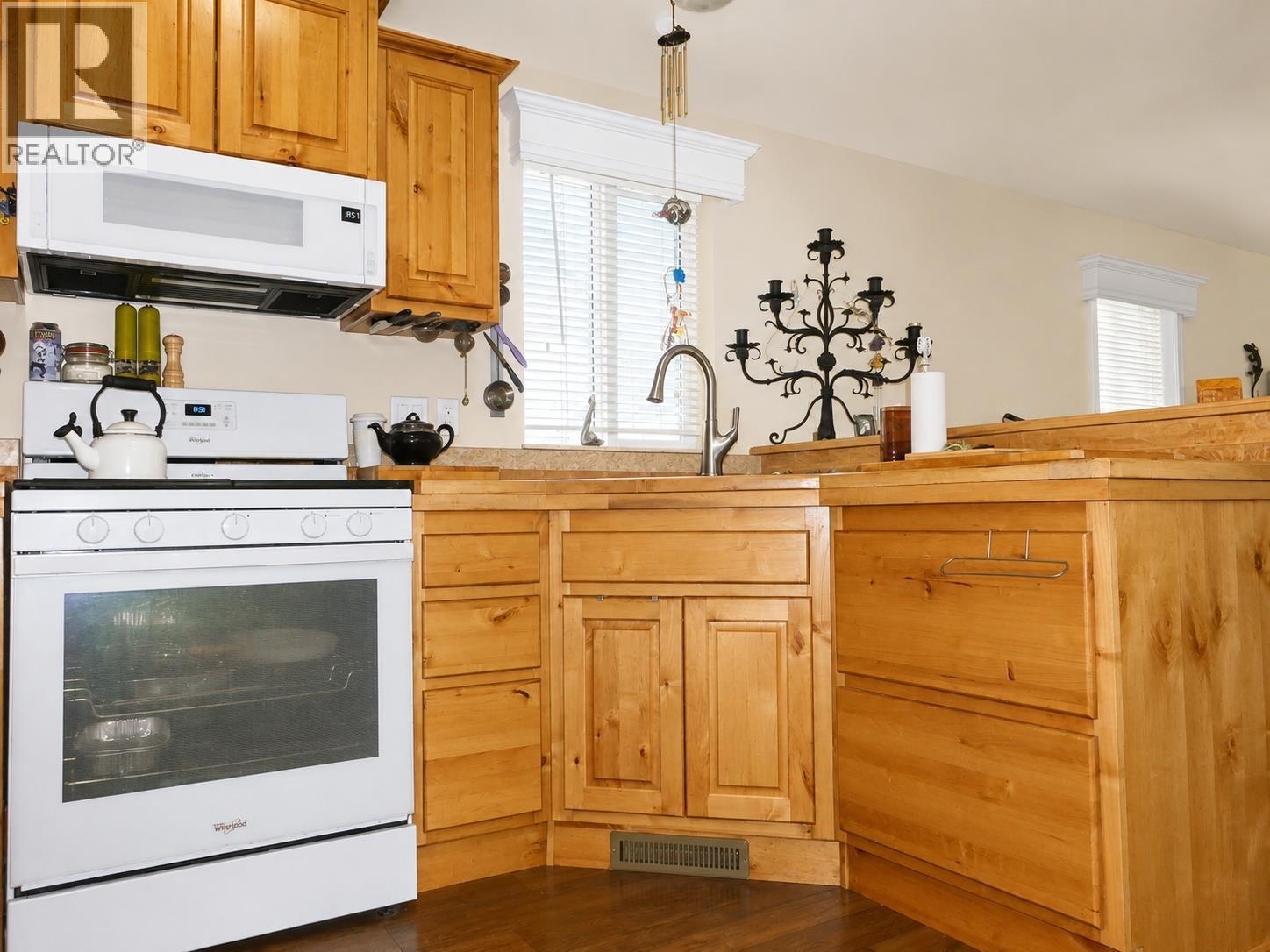 












5251 Webster Street

,
Hedley,




British Columbia
V0X1K0

