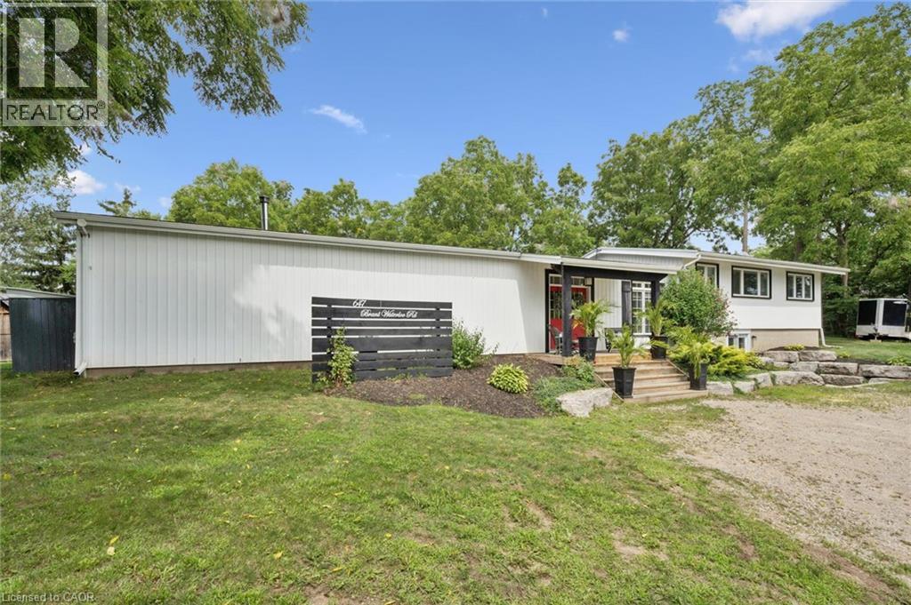 












647 BRANT-WATERLOO Road

,
Ayr,




Ontario
N0B1E0

