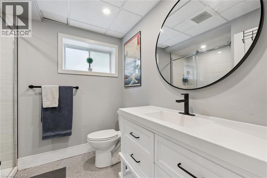 












647 BRANT-WATERLOO Road

,
Ayr,




Ontario
N0B1E0

