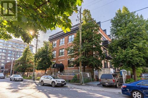 255 Argyle Avenue, Penthouse on the right side