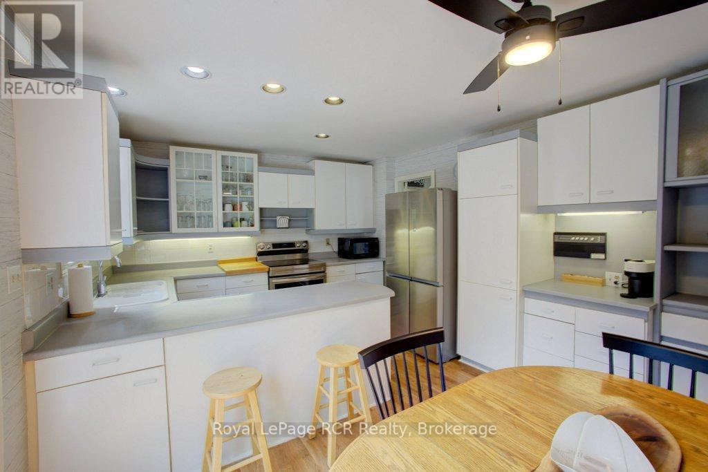 












7287 WELLINGTON RD 109

,
Mapleton,




Ontario
N0G2K0

