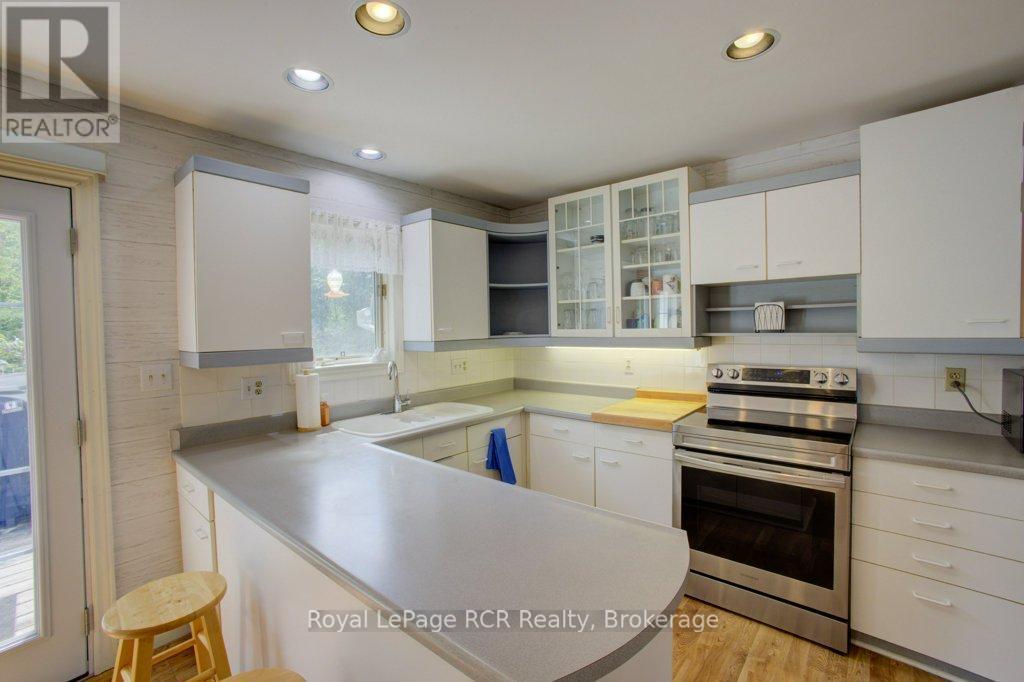 












7287 WELLINGTON RD 109

,
Mapleton,




Ontario
N0G2K0

