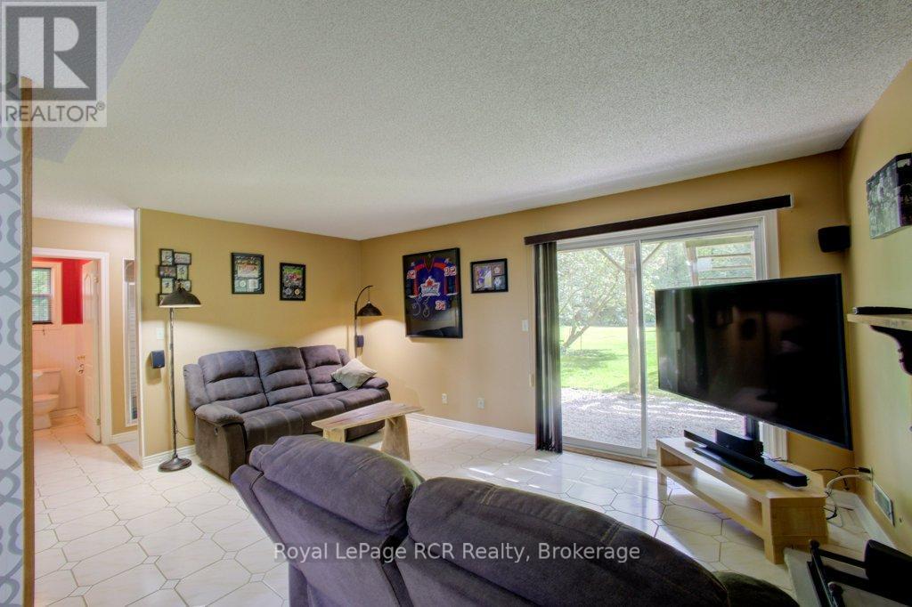 












7287 WELLINGTON RD 109

,
Mapleton,




Ontario
N0G2K0

