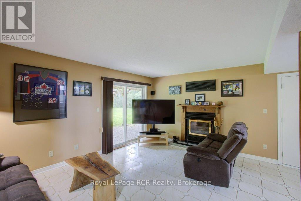 












7287 WELLINGTON RD 109

,
Mapleton,




Ontario
N0G2K0

