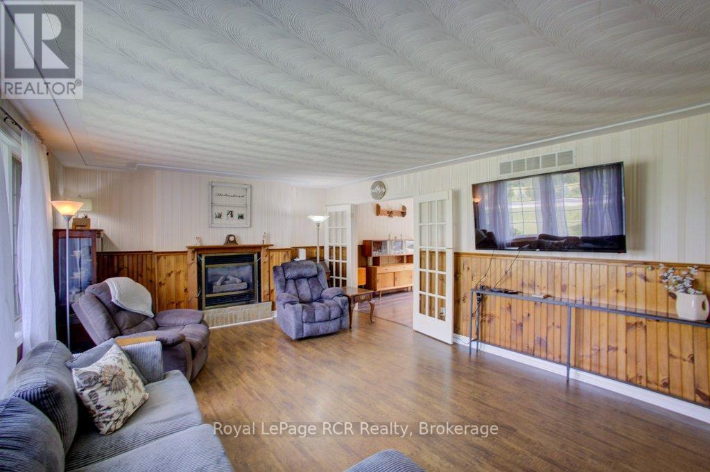 












7287 WELLINGTON RD 109

,
Mapleton,




Ontario
N0G2K0

