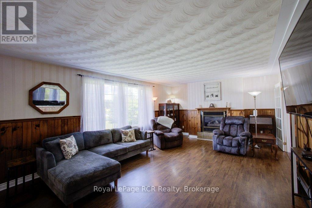 












7287 WELLINGTON RD 109

,
Mapleton,




Ontario
N0G2K0

