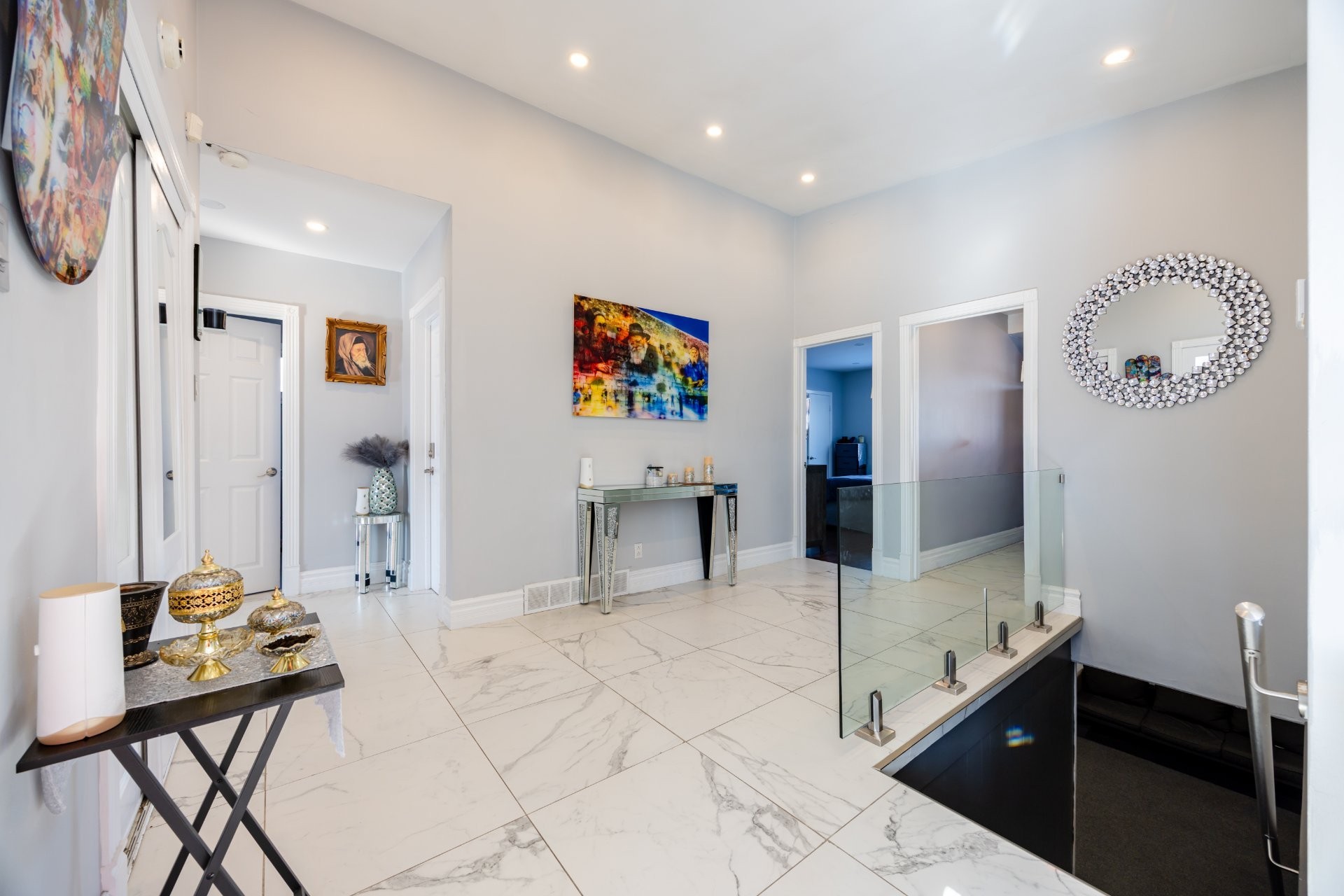 









5741


Av. Blossom

,
Côte-Saint-Luc,




QC
H4W2T2

