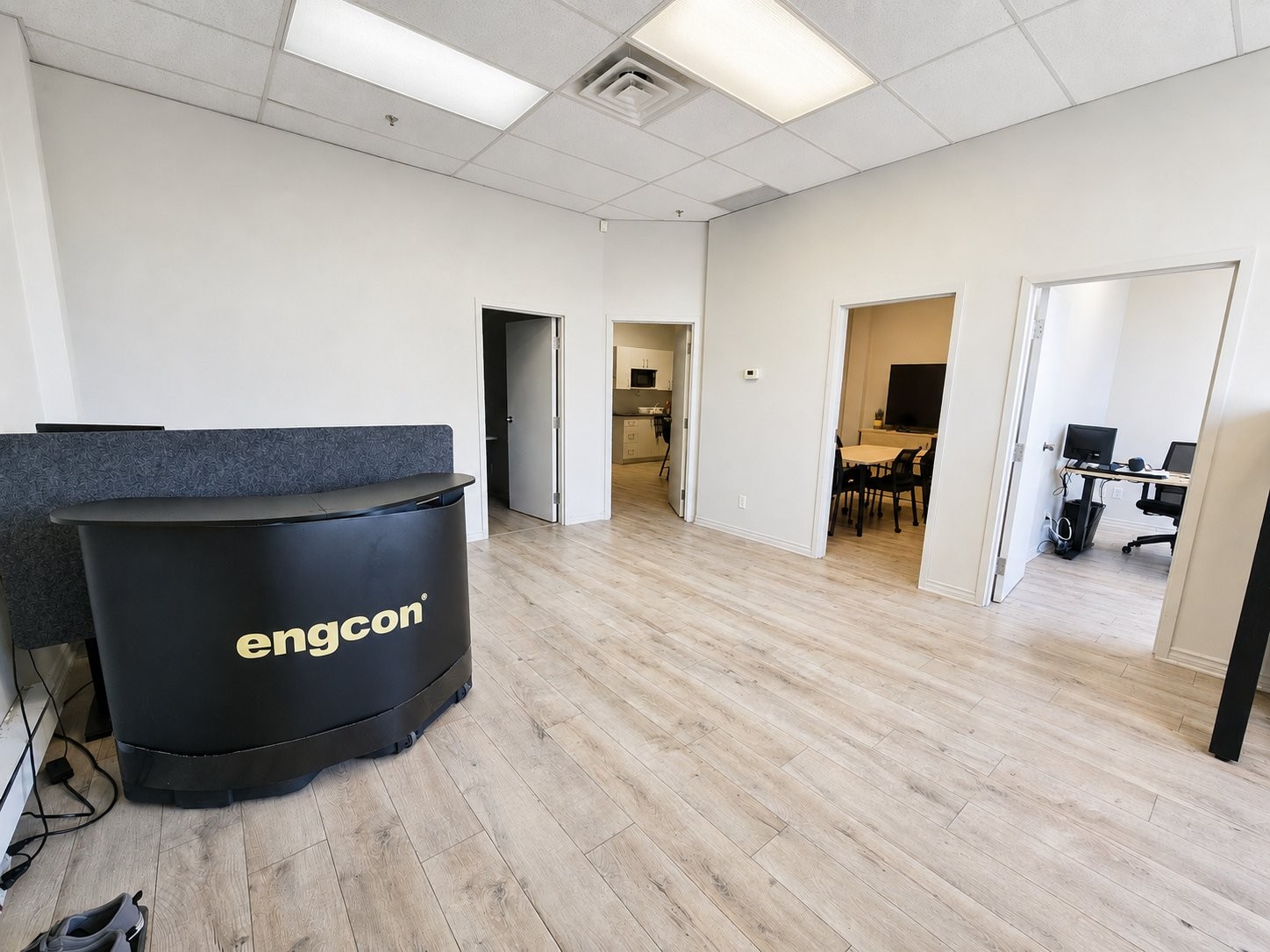









3220


Av. Jacques-Bureau

,
Laval (Chomedey),




QC
H7P0A9

